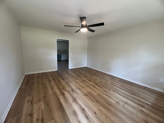 Building Photo - 1813 Battleground Dr