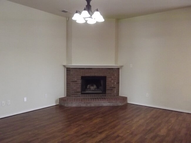 Foto del edificio - Large 3/2/2 Home in Monterey - Frenship School District