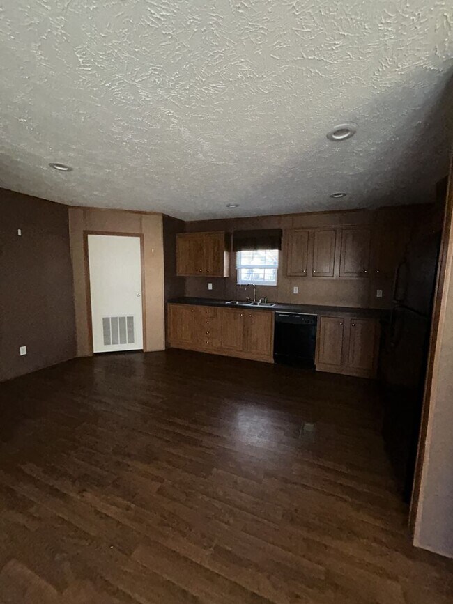 Building Photo - 3Br/2Ba Home - Super Spacious!
