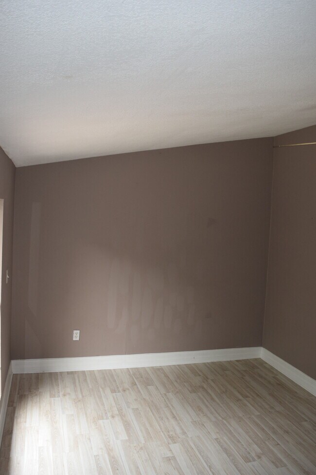 Building Photo - 5108 Whiteway Dr