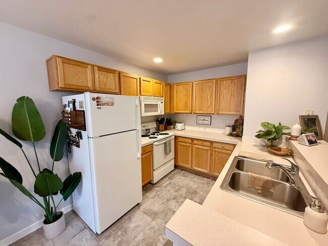 Foto del edificio - Beautiful 2 bedroom, 2 Bath Condo with 1 Car Detached Garage in Southwest Fort Collins, CO