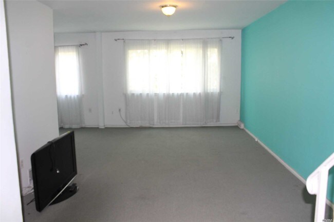 Foto del edificio - 224-09 Horace Harding Expy