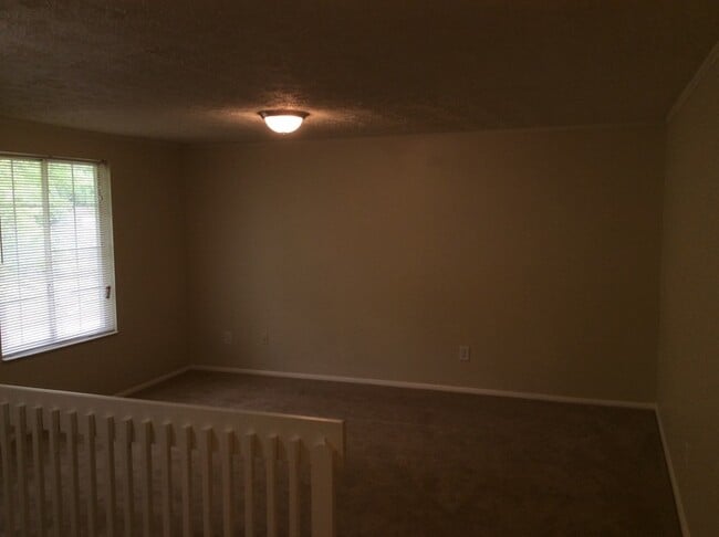 Building Photo - Cozy Home located in Stone Mountain!