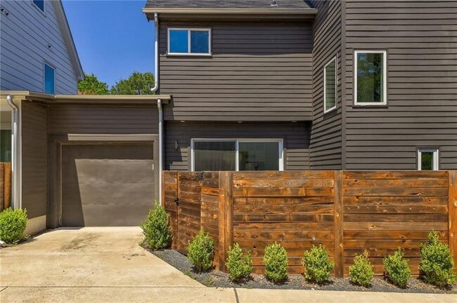 Building Photo - 2500 Southland Dr