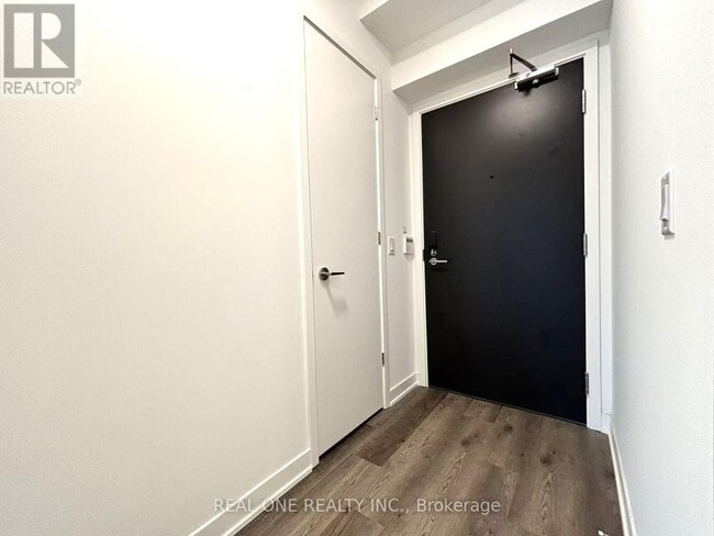 Building Photo - 180 Front St E