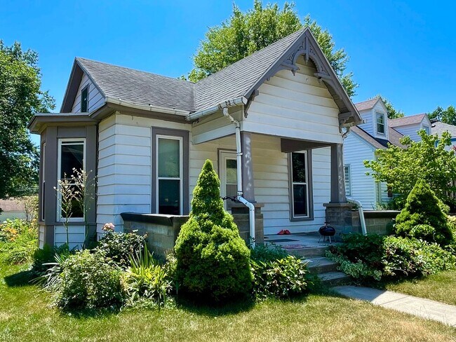 Foto del edificio - Three Bedroom Close To Campus