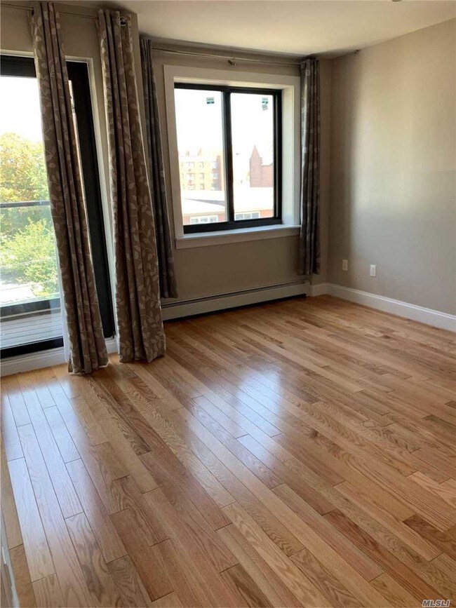 Foto del edificio - 42-32 147th St