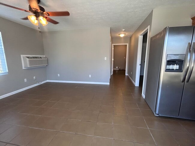 Foto del edificio - 108 Scott Dr