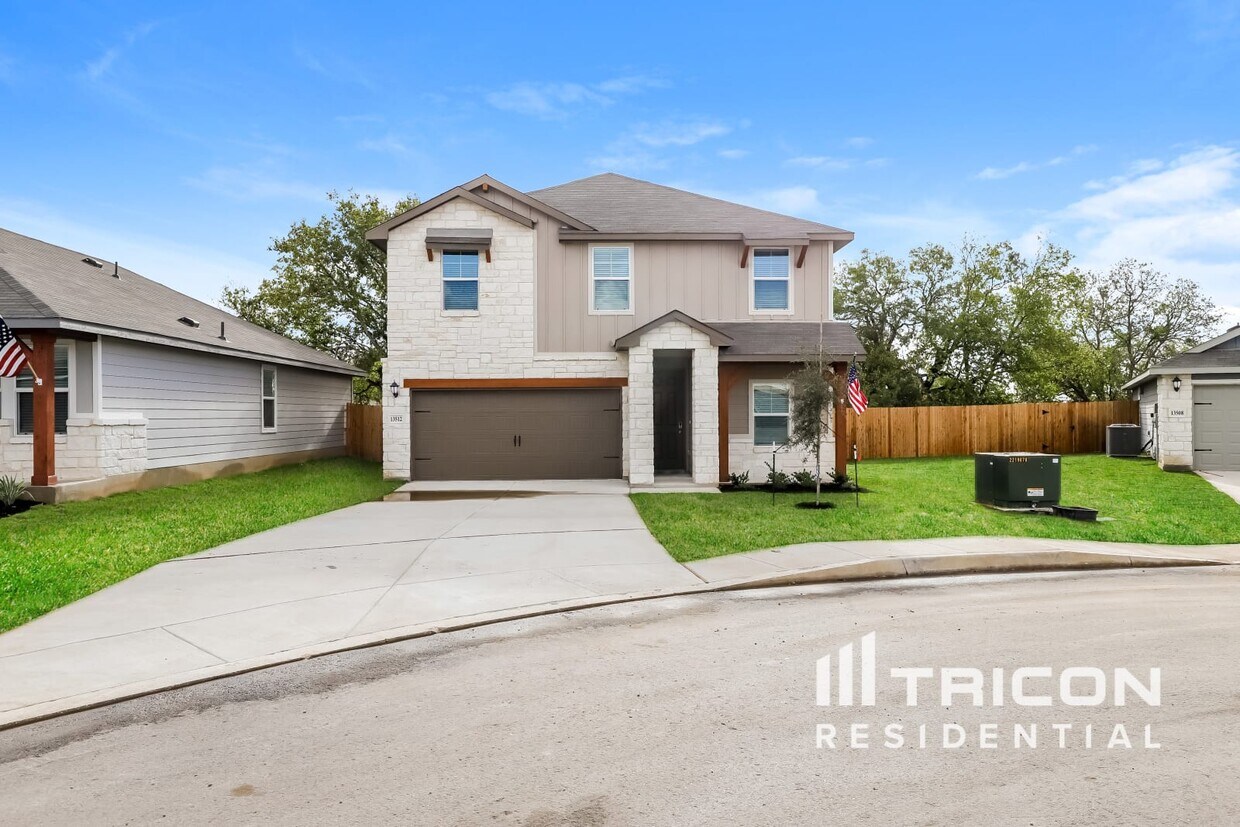 Primary Photo - 13512 Paxton Boulevard Saint Hedwig TX