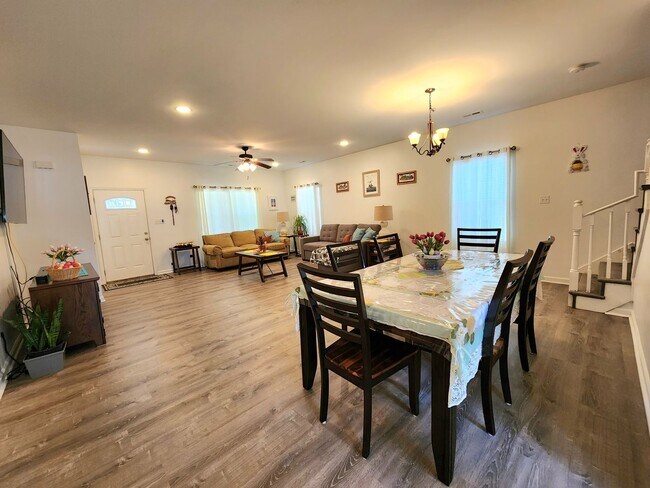 Foto del edificio - 4 Bedroom Single Family Home near Naval Station Norfolk