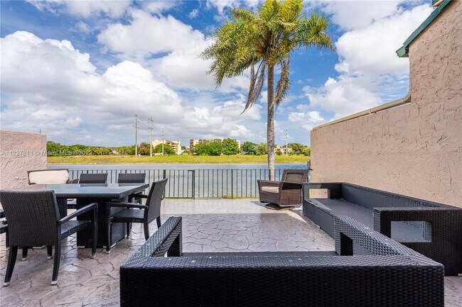 Foto del edificio - 9179 Fontainebleau Blvd