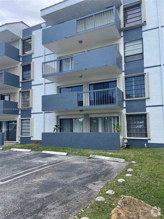 Building Photo - 5900 SW 127th Ave