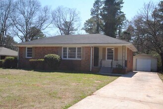 Building Photo - 2120 Cherry Ln