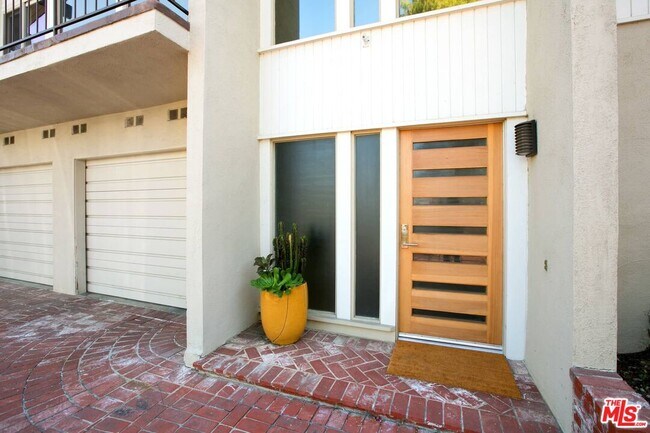 Building Photo - 4628 Nob Hill Dr