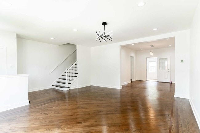 Building Photo - 4717 W Berteau Ave