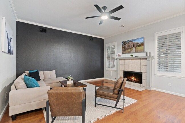 Foto del edificio - 3209 Normandy Dr