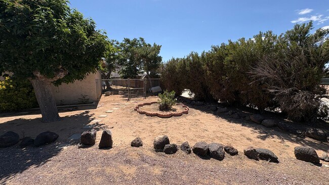 Foto del edificio - Desert Living in Apple Valley — Spacious Estate with Privacy & Comfort