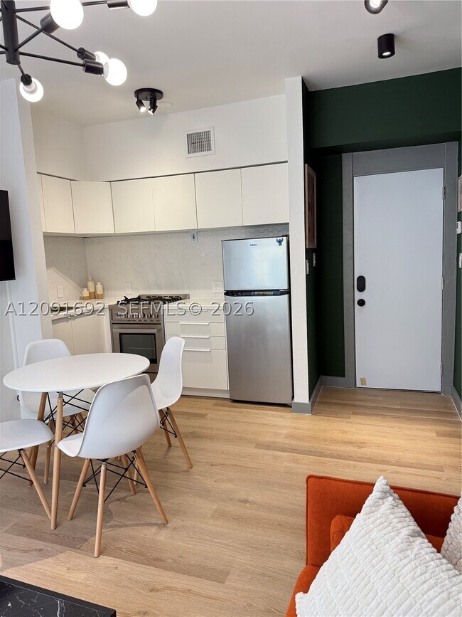 Foto del edificio - 1320 Drexel Ave