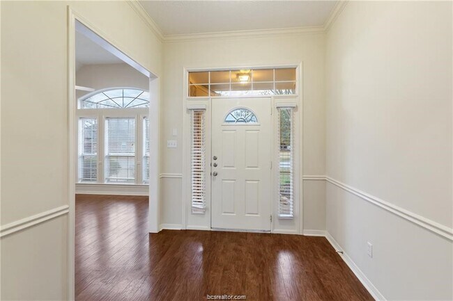 Foto del edificio - 4709 Shoal Creek Dr