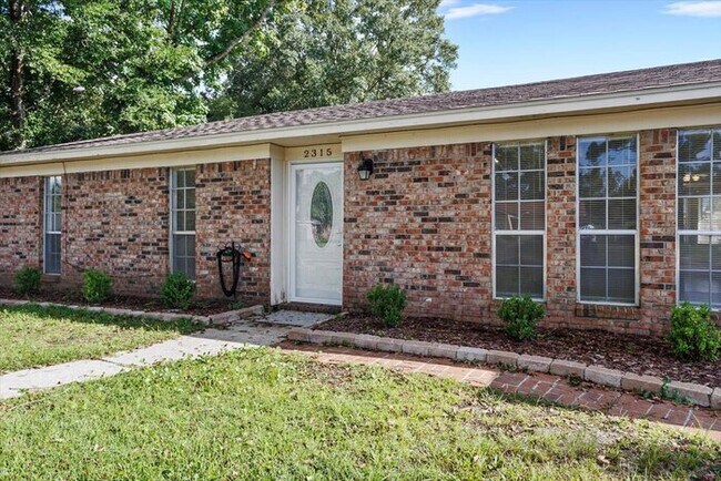 Building Photo - 2315 Robert Dr