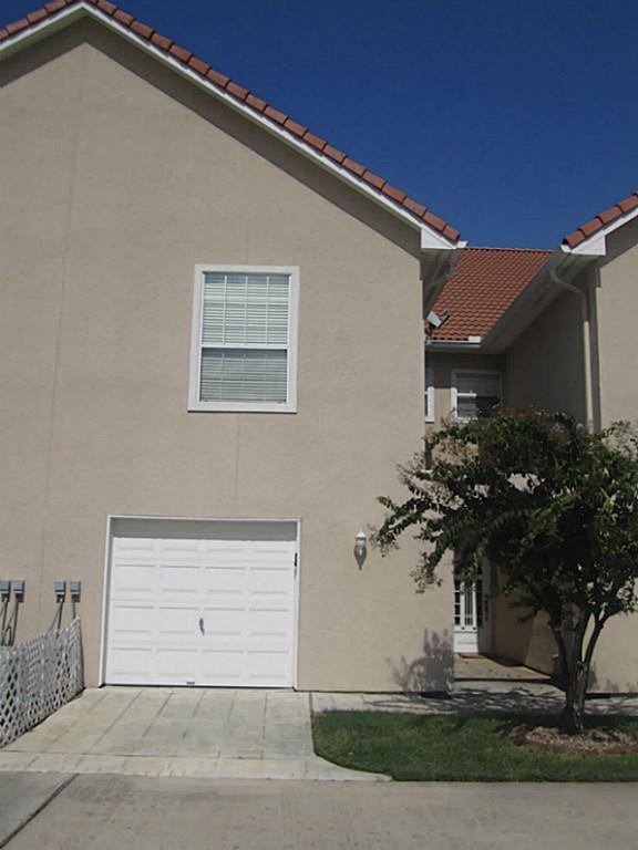 Building Photo - 14 Regency Point