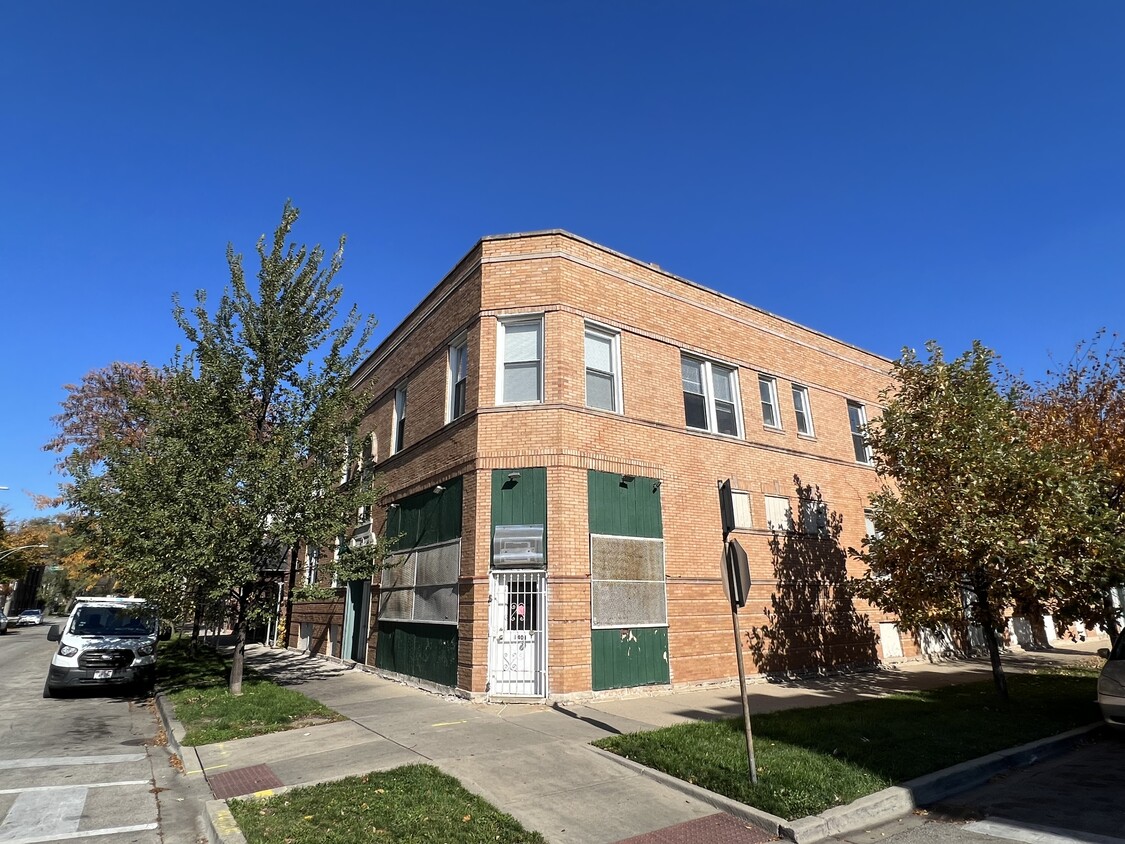 Foto principal - 1401 N Karlov Ave