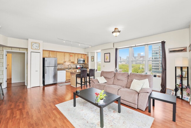 Building Photo - 5 E 14th Pl