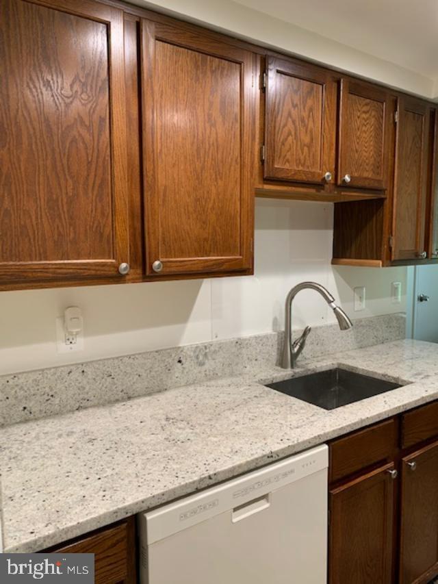 Foto del edificio - 15211 Elkridge Way