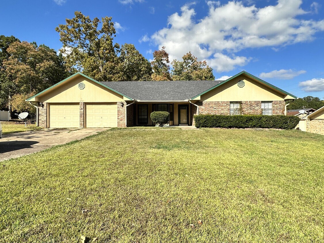 1212 Port Arthur Terrace, Leesville, LA 71446 House Rental in