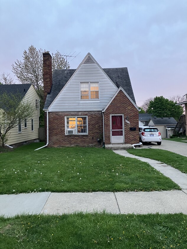 Foto principal - 305 Potter Ave