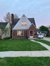 Building Photo - 305 Potter Ave