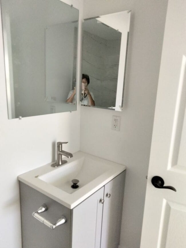 Building Photo - Modern studio with ample storage and priva...