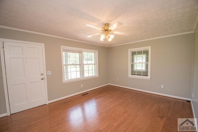 Building Photo - 1020 Eaglewood Dr