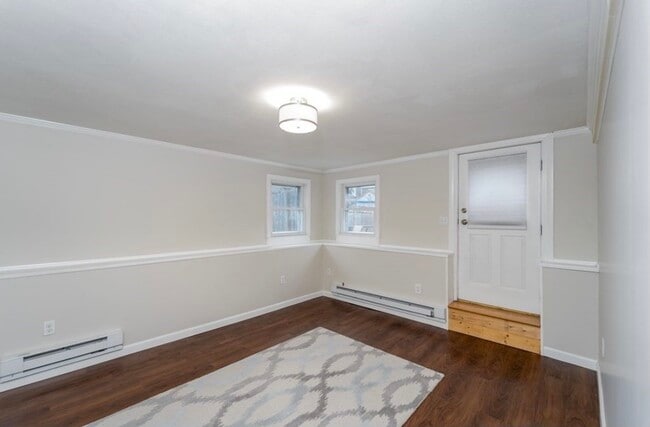 Building Photo - 41 Somerset Ave