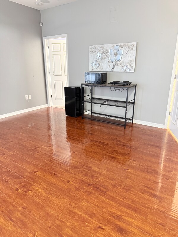 Foto del edificio - 305 E Hanlon St