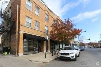 Building Photo - 1212 W Thorndale Ave