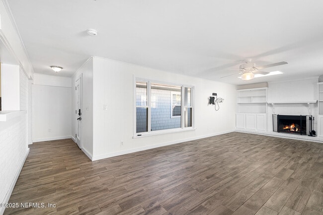 Building Photo - 370 10th St