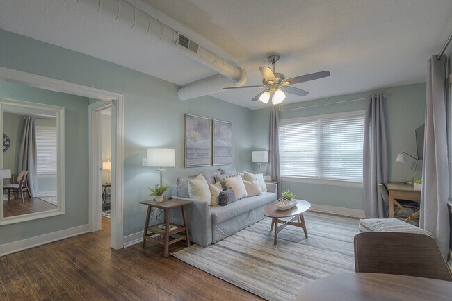 Foto del edificio - 722 W 37th St