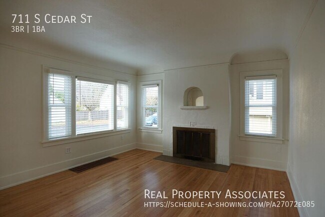 Building Photo - Newly Renovated House with Attached Garage...