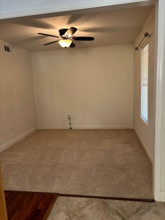 Foto del edificio - 3 bdrm 2.5 bath in downtown area