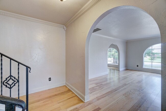 Building Photo - Spacious 4-Bedroom Home with Modern Amenities & Ideal Location Near Lake Hefner in OKC!