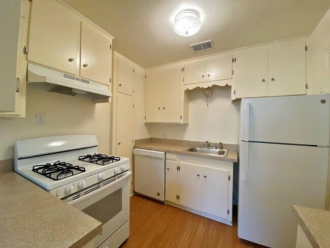 Foto del edificio - 717 Crescent St