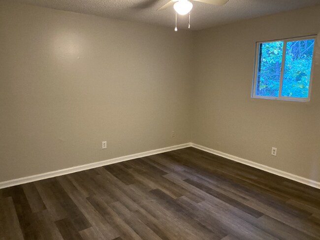 Building Photo - 2558 Green Oaks Ct SE