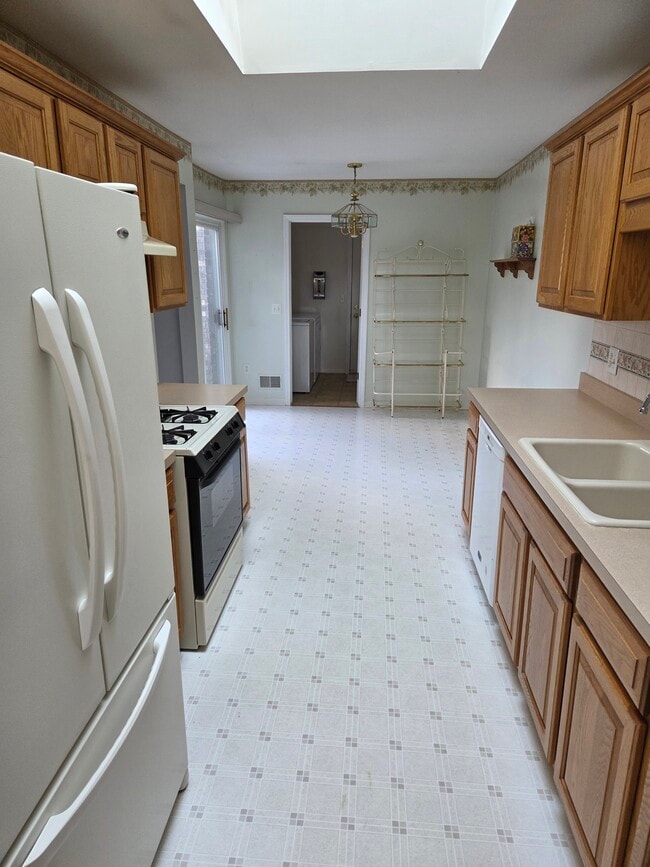 Building Photo - 59025 Golden Oak Ct