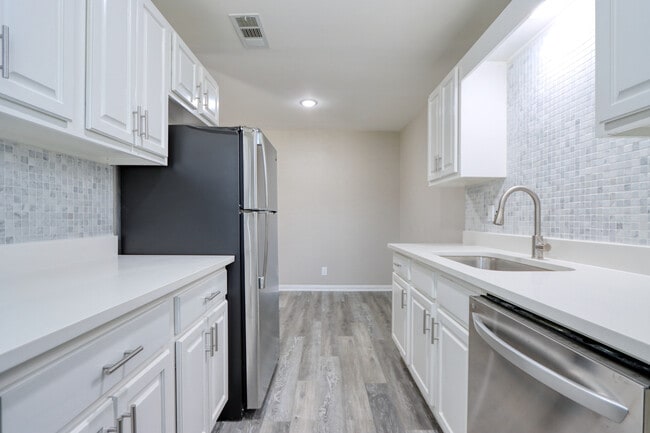 Building Photo - 2105 Interurban Blvd