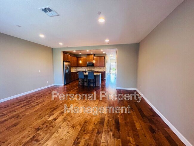 Foto del edificio - 4307 NW Sage Loop