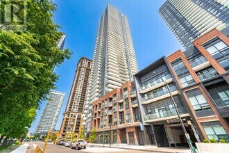 Building Photo - 430-4430 Square One Dr