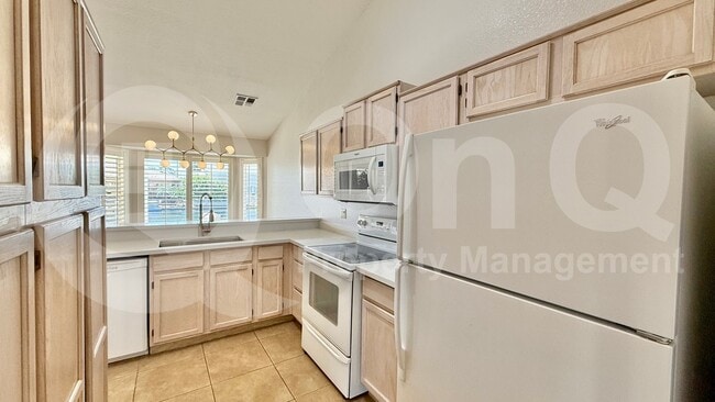 Building Photo - 1119 E Artesian Way