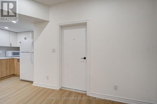 Building Photo - 35 Red Giant St