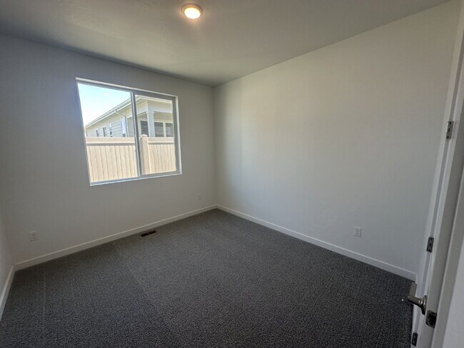 Foto del edificio - Brand New 4 Bed 3 Bath home!